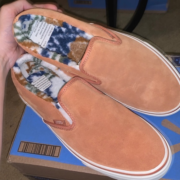Peach color faux fur vans - Picture 3 of 3
